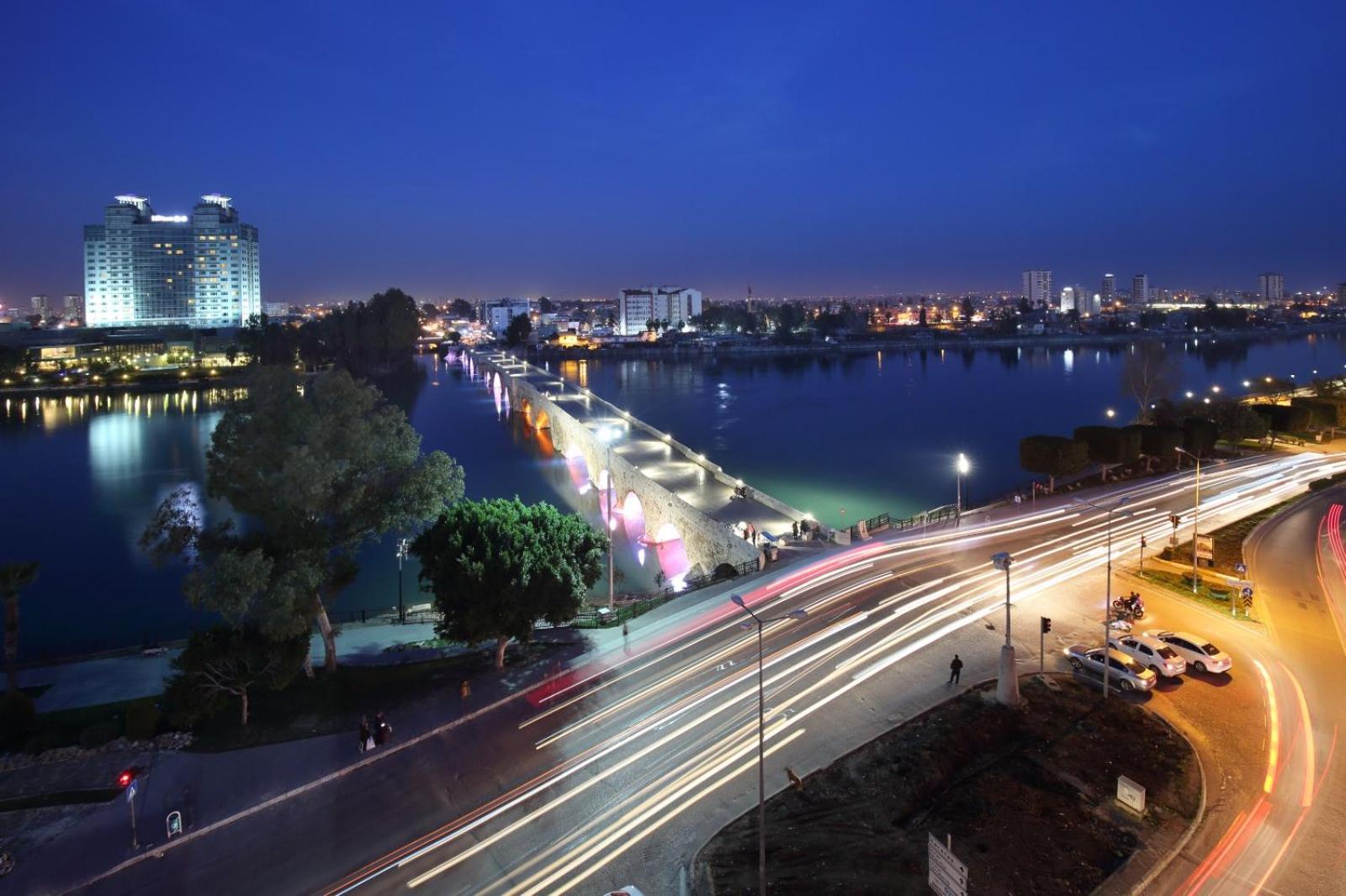Adana Taskoeprue Hotel Exteriör bild