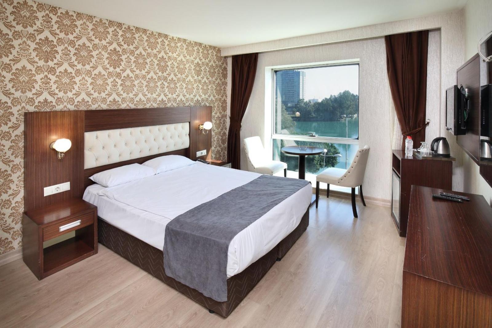 Adana Taskoeprue Hotel Exteriör bild