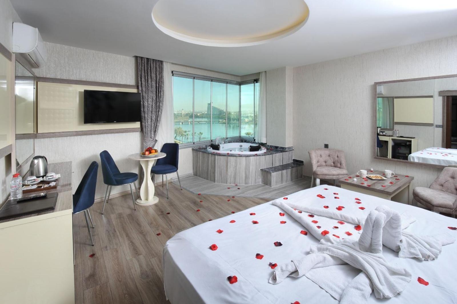 Adana Taskoeprue Hotel Exteriör bild