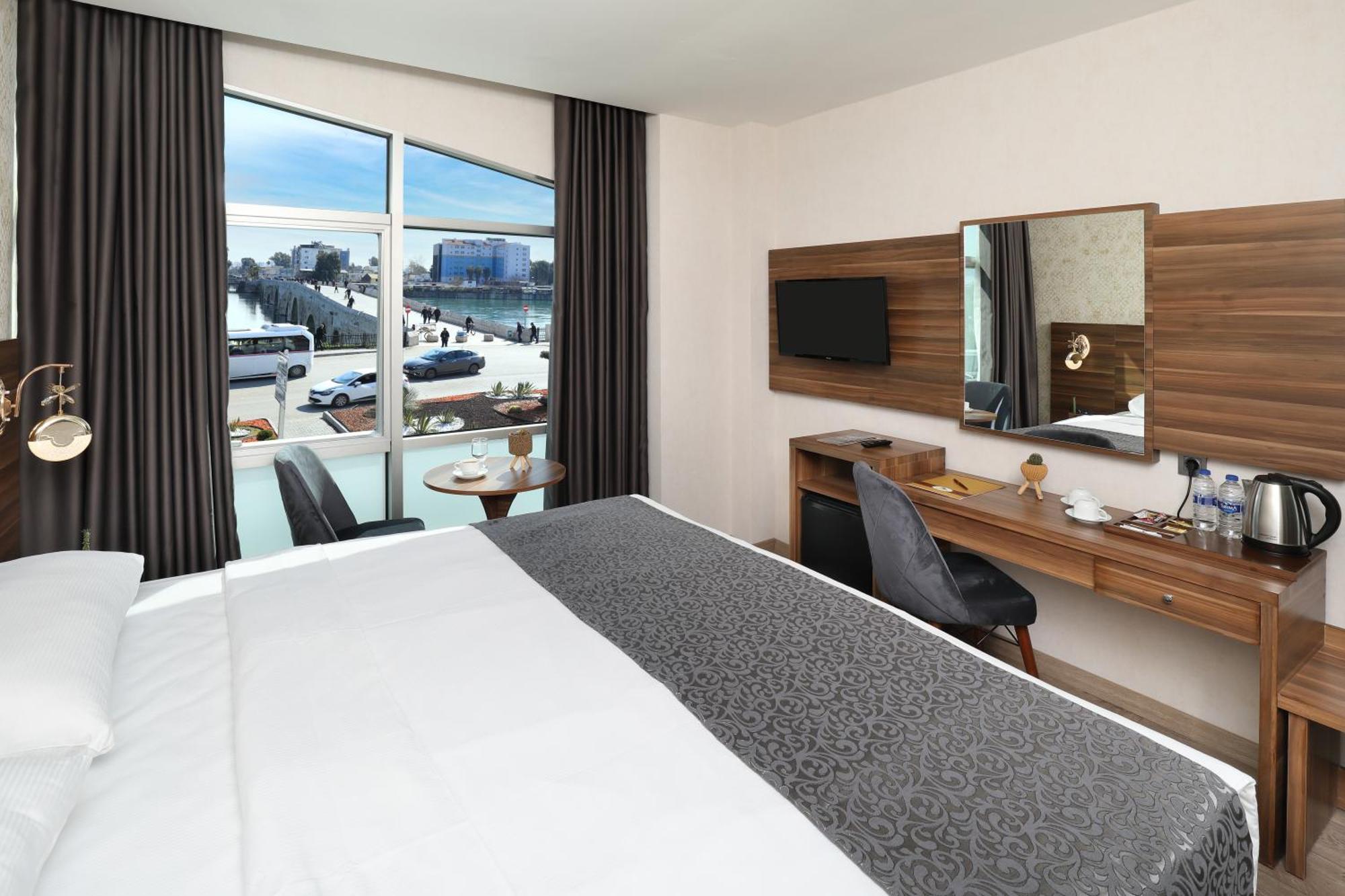 Adana Taskoeprue Hotel Exteriör bild