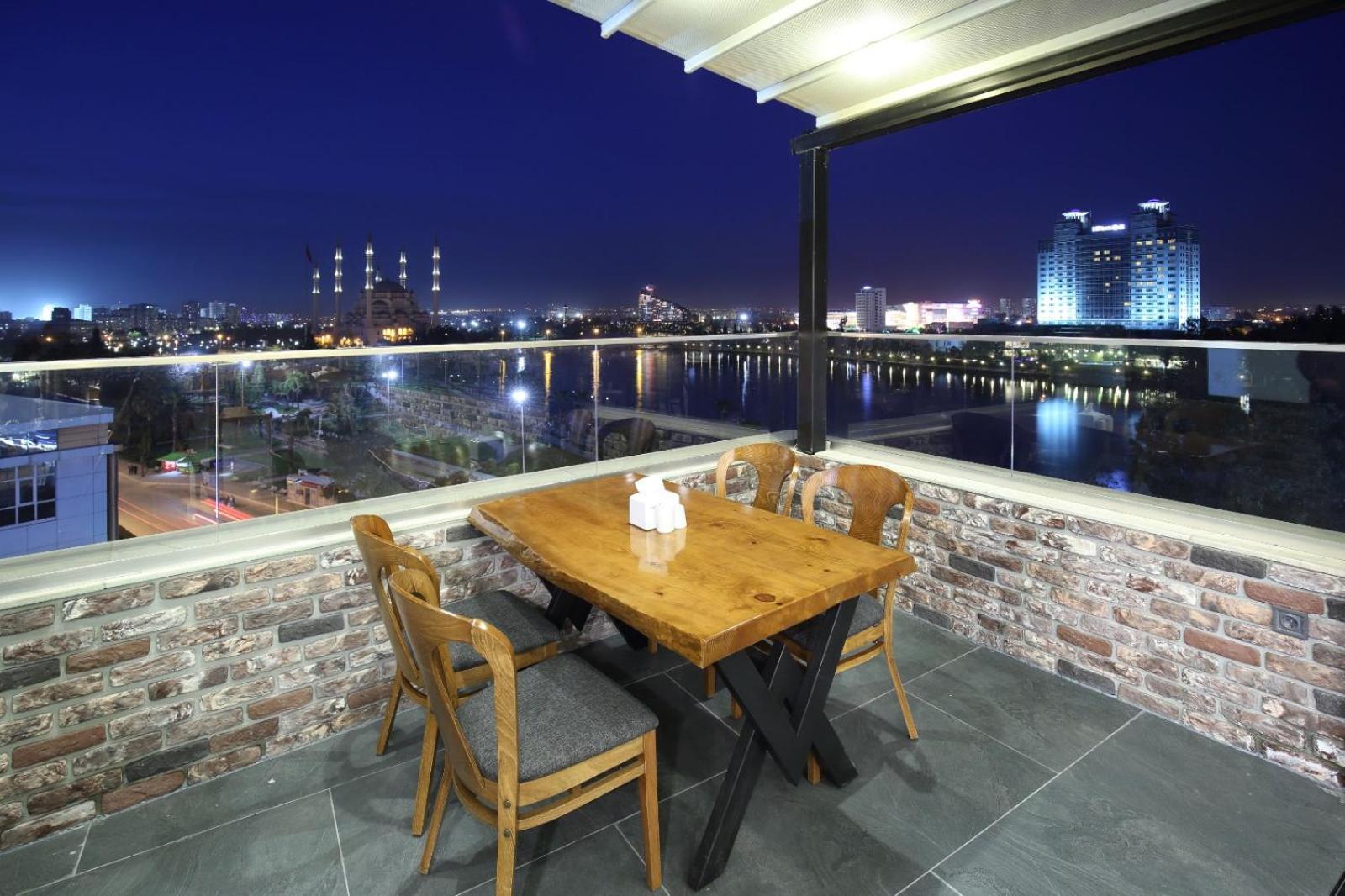 Adana Taskoeprue Hotel Exteriör bild